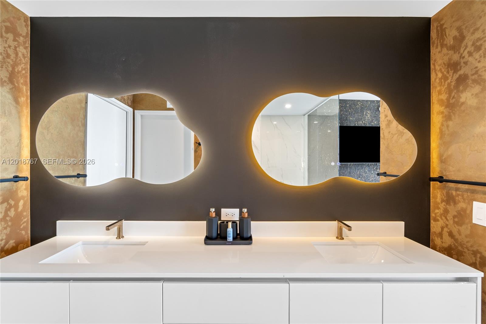 ARIA RESERVE - Residential