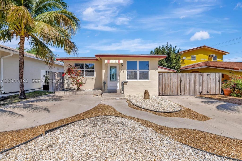 Photo of 45 SE 14th St, Dania Beach, FL 33004 (MLS # A12044432)
