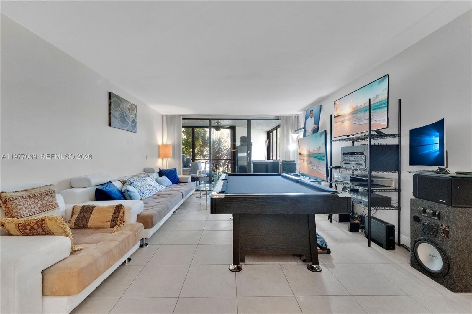 BUILDING THREE OF COUNTRY - Residential