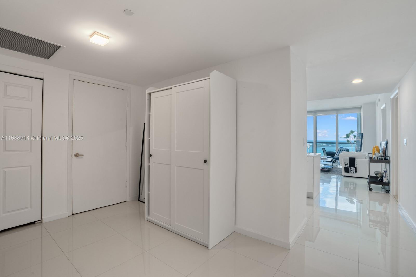 ICONBRICKELL CONDO NO 1 - Residential