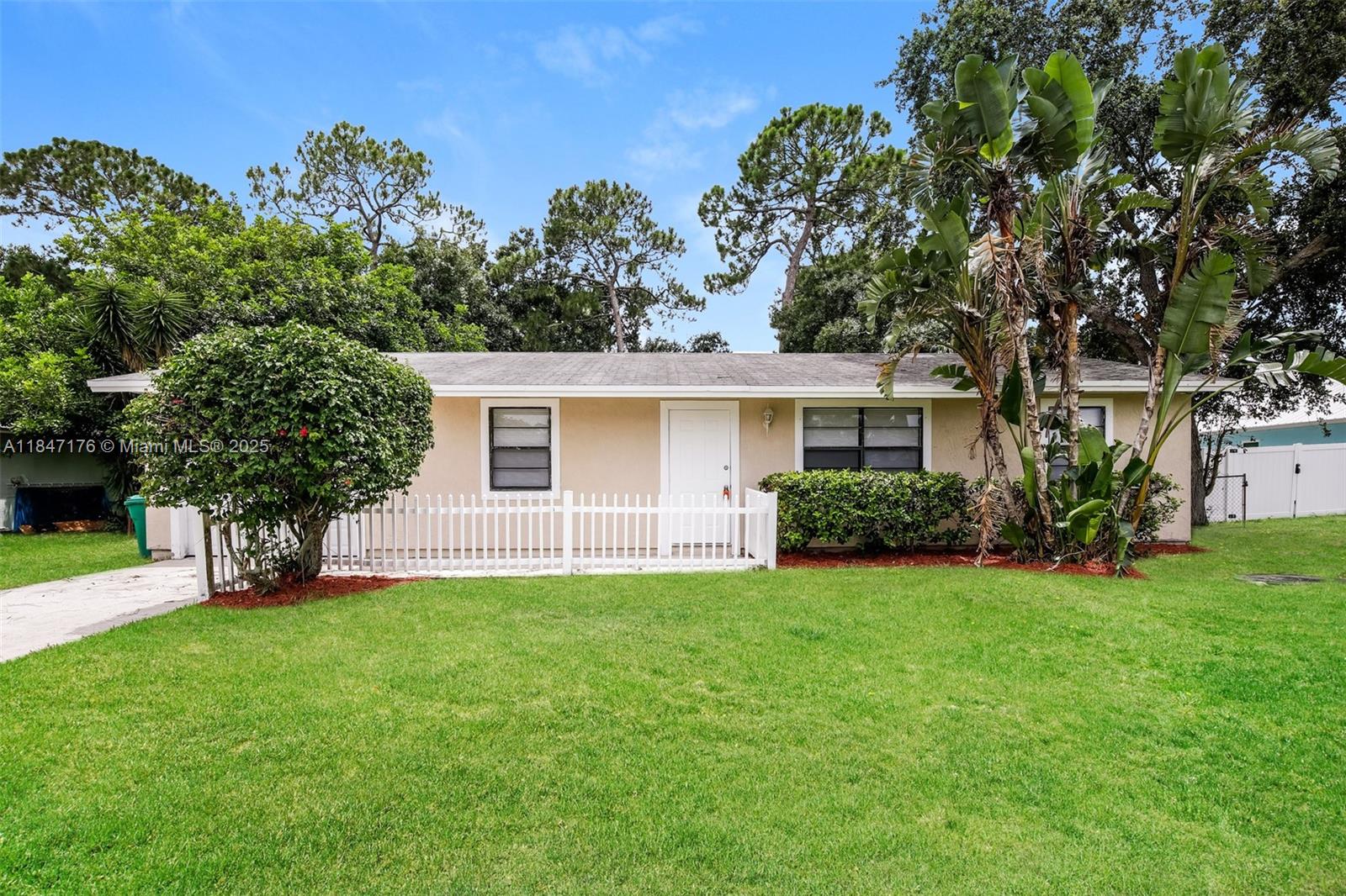 Enjoy this gorgeous home featuring living and entertainment space. This adorable home offers 3 bedroom and 2 bathroom home with tile type flooring. Home has 1 attached car garage space. The modern kitchen is equipped with modern appliances and offers updated cabinets with plenty of storage space. Home has neutral paint throughout. The private, fenced in backyard, is perfect for pets or for enjoying gorgeous days outdoors. This home won't last long. Apply today!
NOTE: Resident is responsible for installing their own washer & dryer. Move in dates are tentative and subject to change. All our homes convey in safe, clean & fully functional conditions. Prices and availability are subject to change at any time.
