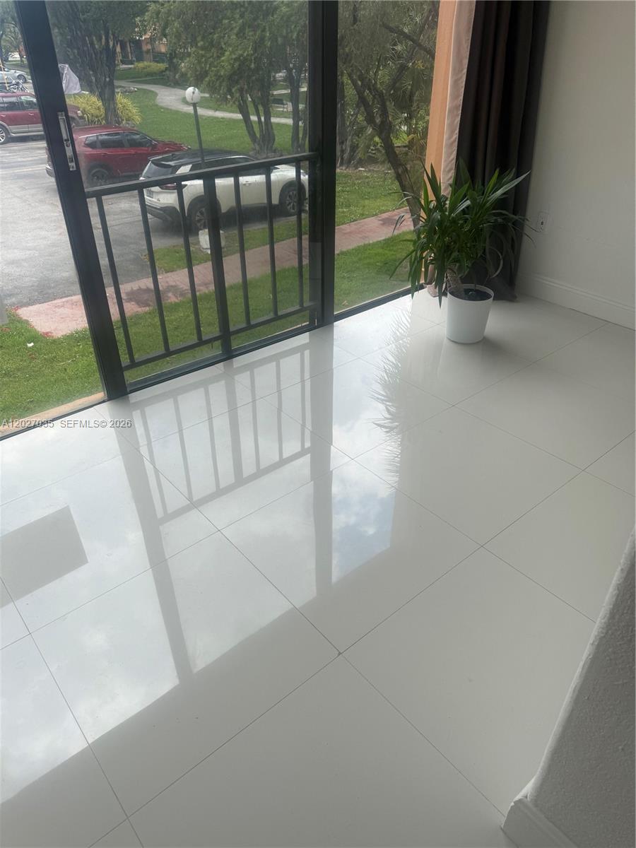 VERSIALLES GARDENS II CON - Residential