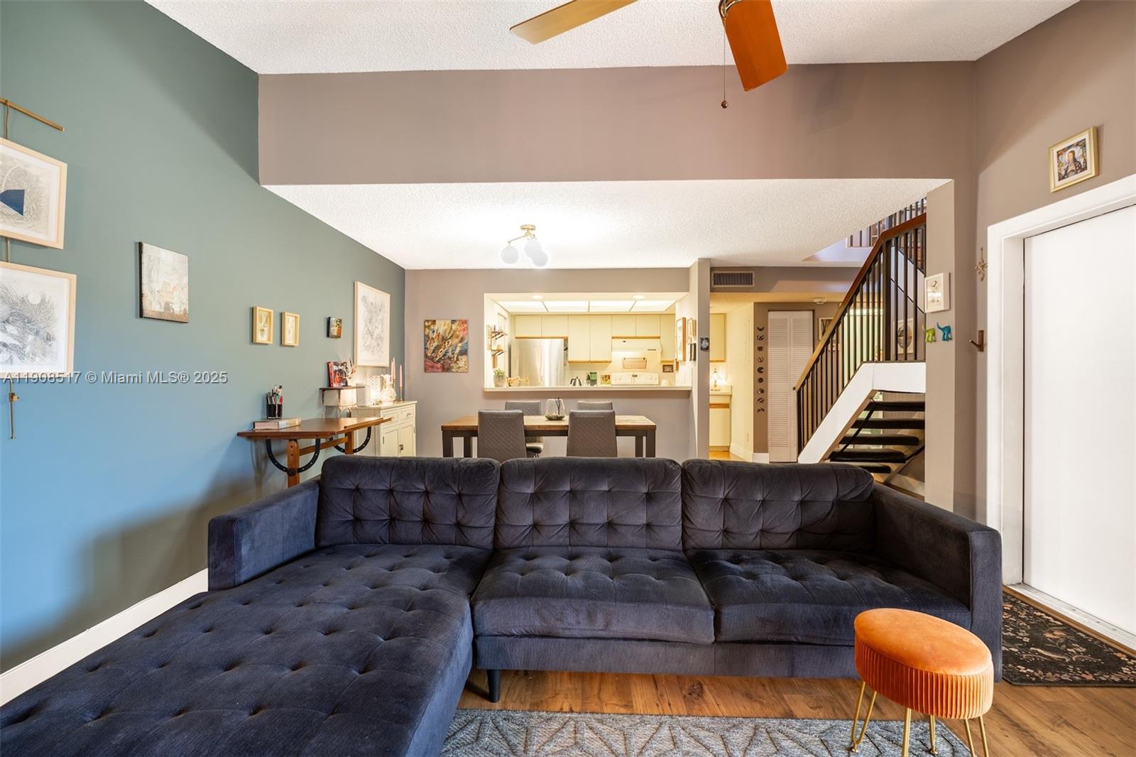 PEMBROKE LAKES SECTION SE - Residential