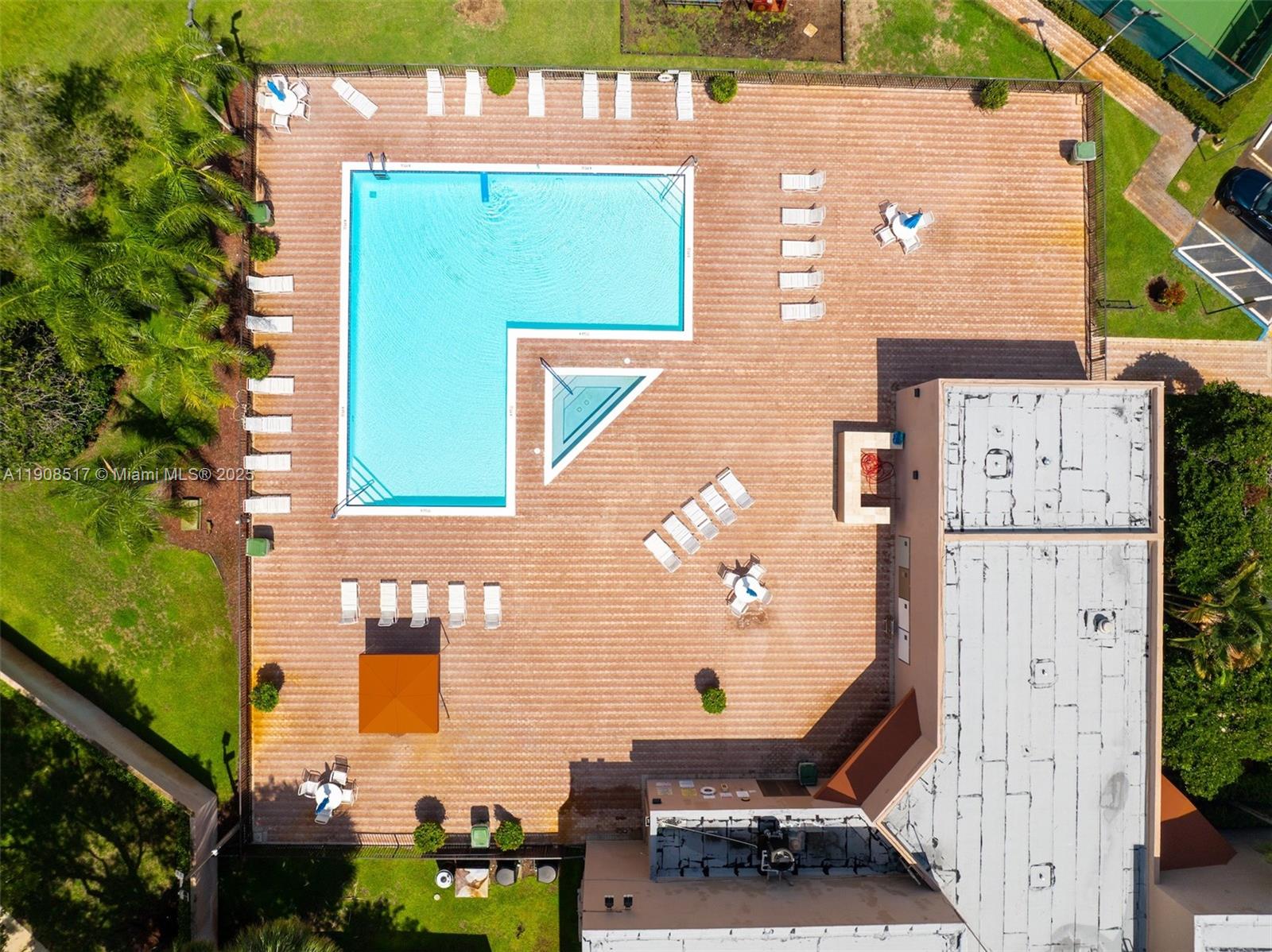 PEMBROKE LAKES SECTION SE - Residential