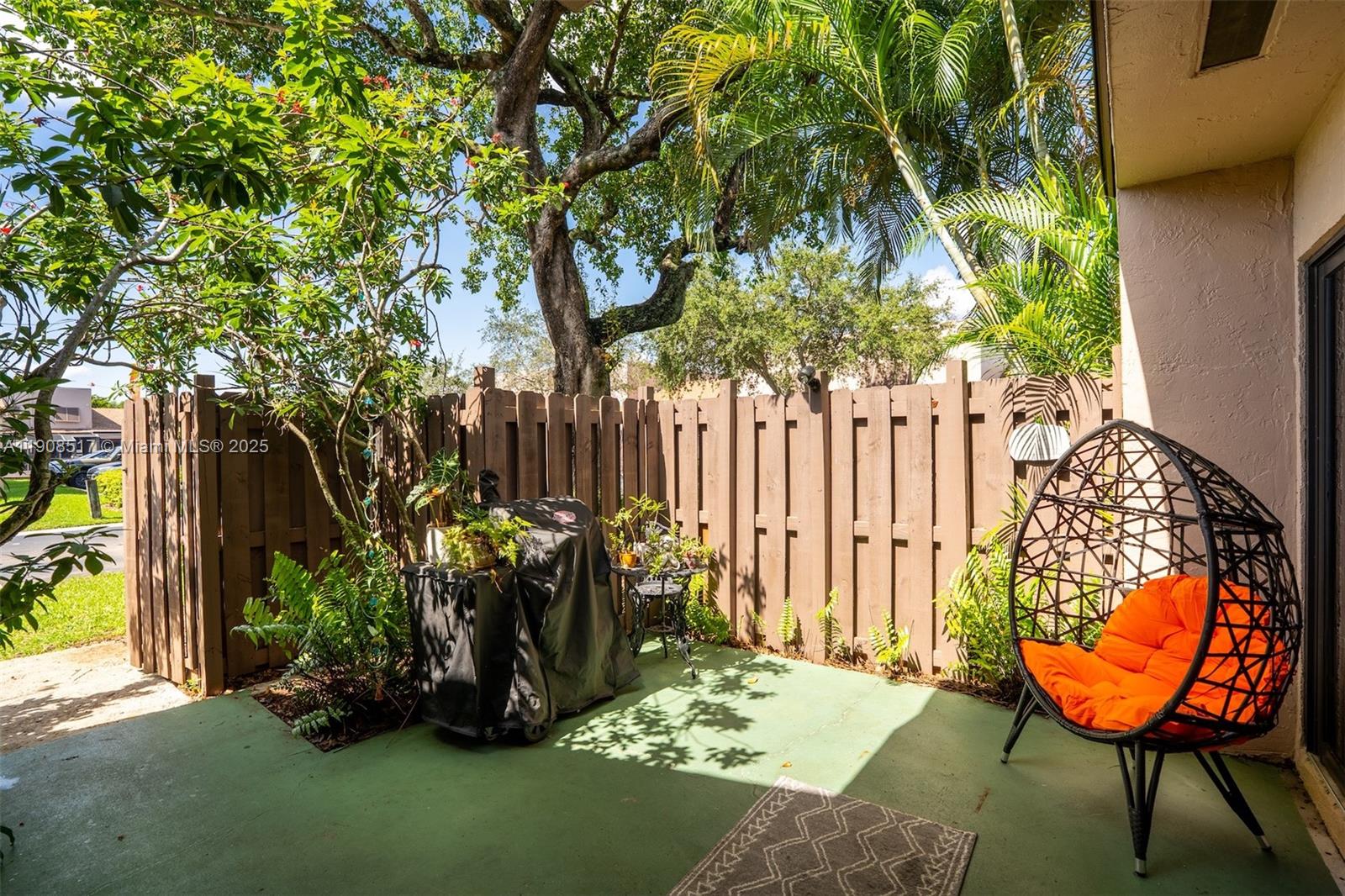 PEMBROKE LAKES SECTION SE - Residential