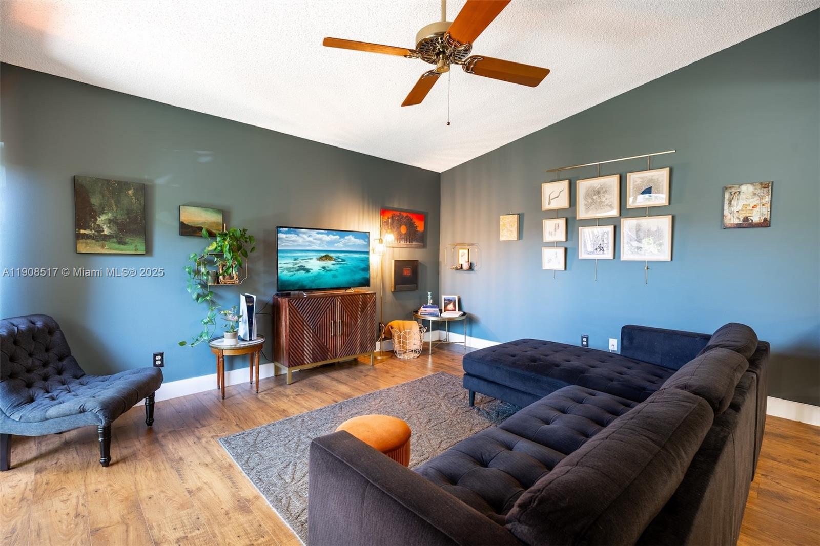 PEMBROKE LAKES SECTION SE - Residential