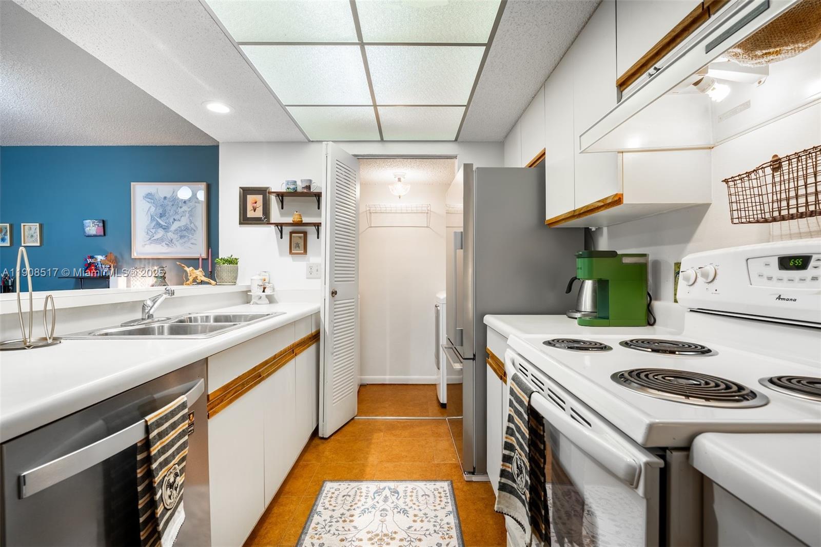 PEMBROKE LAKES SECTION SE - Residential