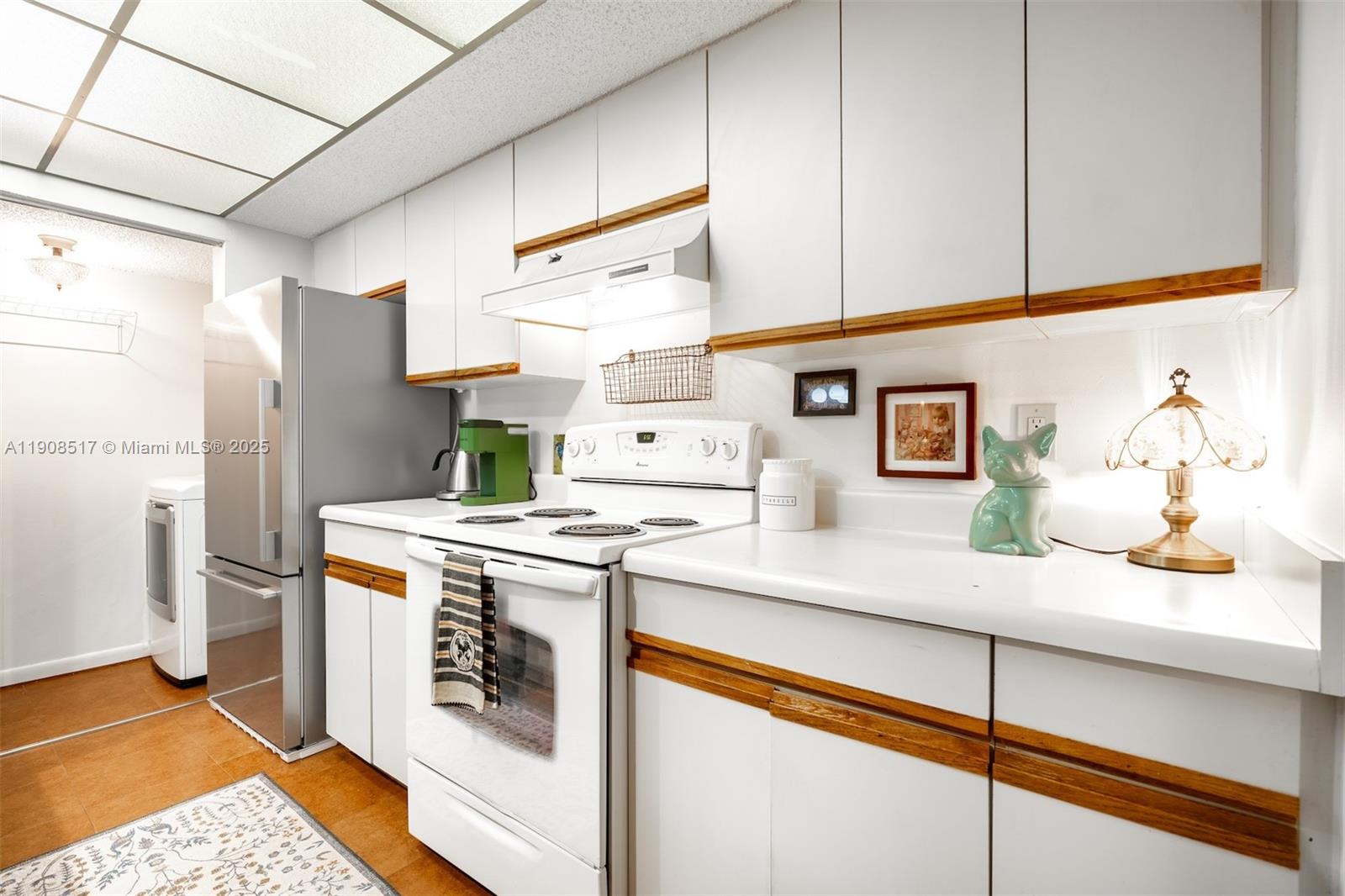 PEMBROKE LAKES SECTION SE - Residential