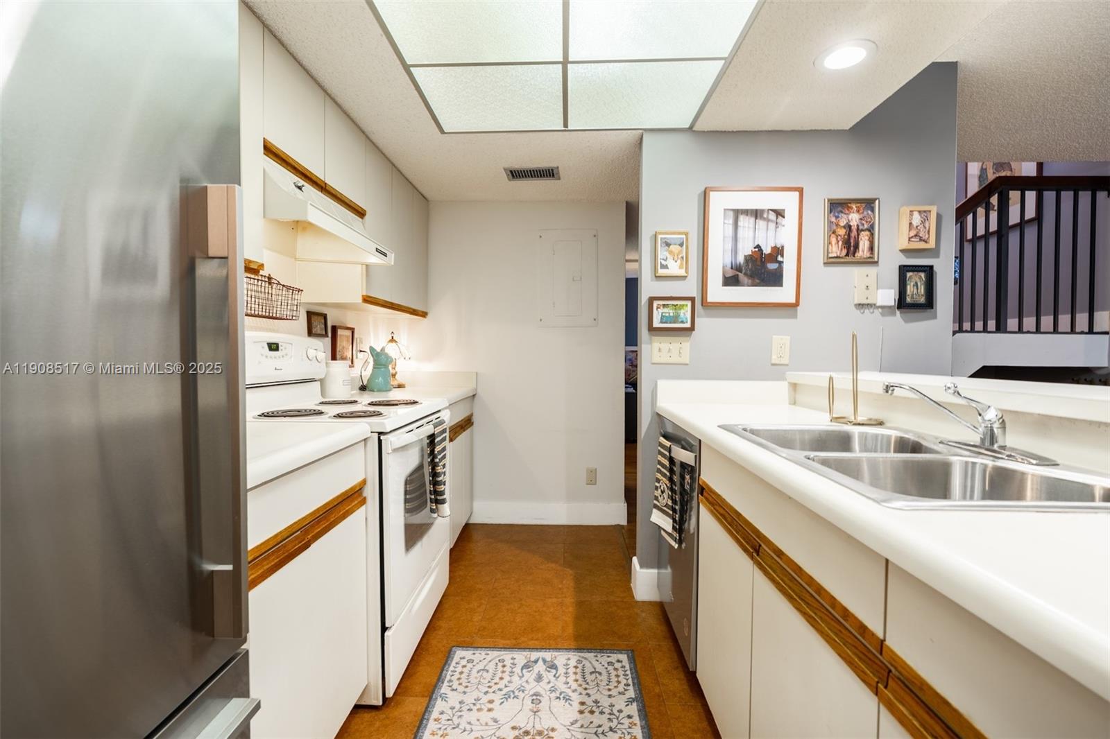 PEMBROKE LAKES SECTION SE - Residential