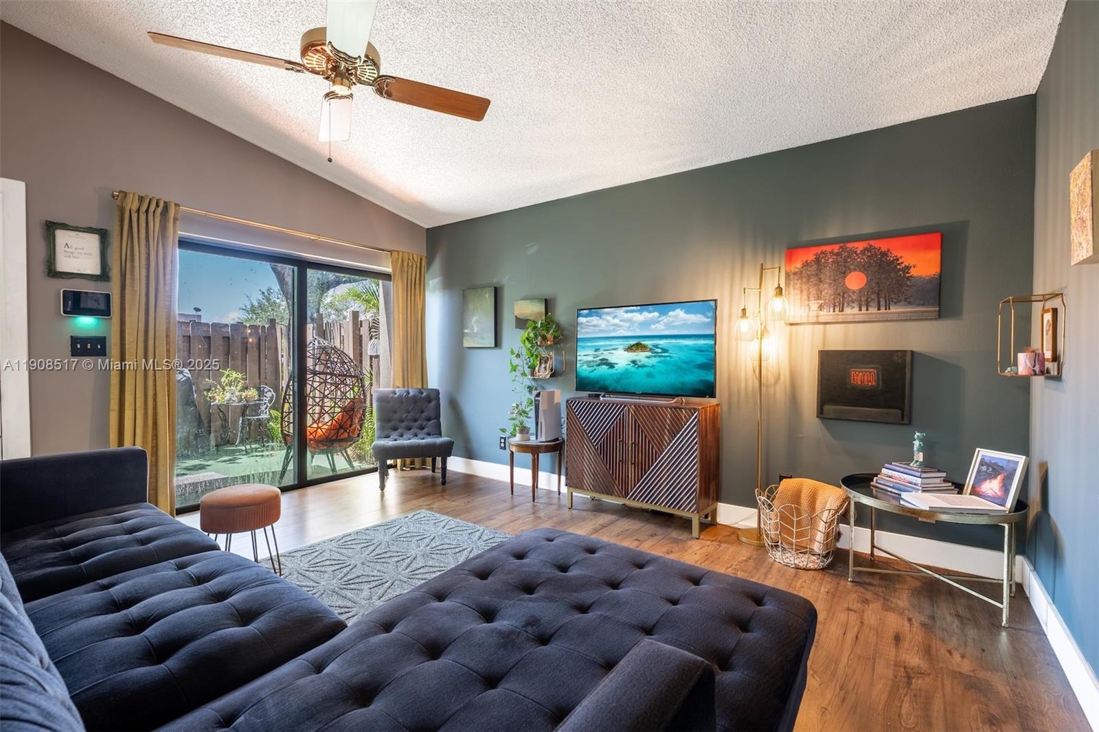 PEMBROKE LAKES SECTION SE - Residential