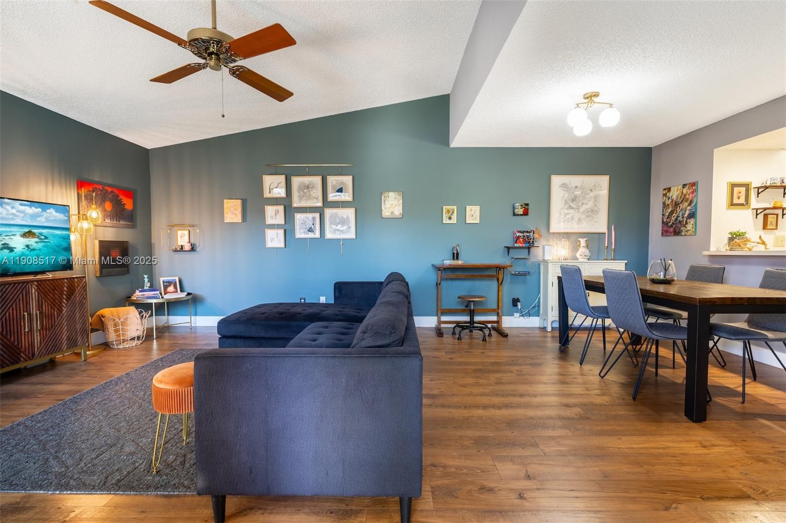 PEMBROKE LAKES SECTION SE - Residential