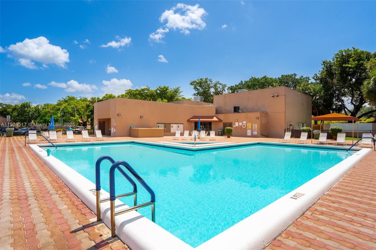 PEMBROKE LAKES SECTION SE - Residential