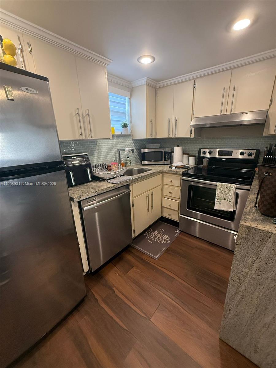 LAS VISTAS AT DORAL CONDO - Residential