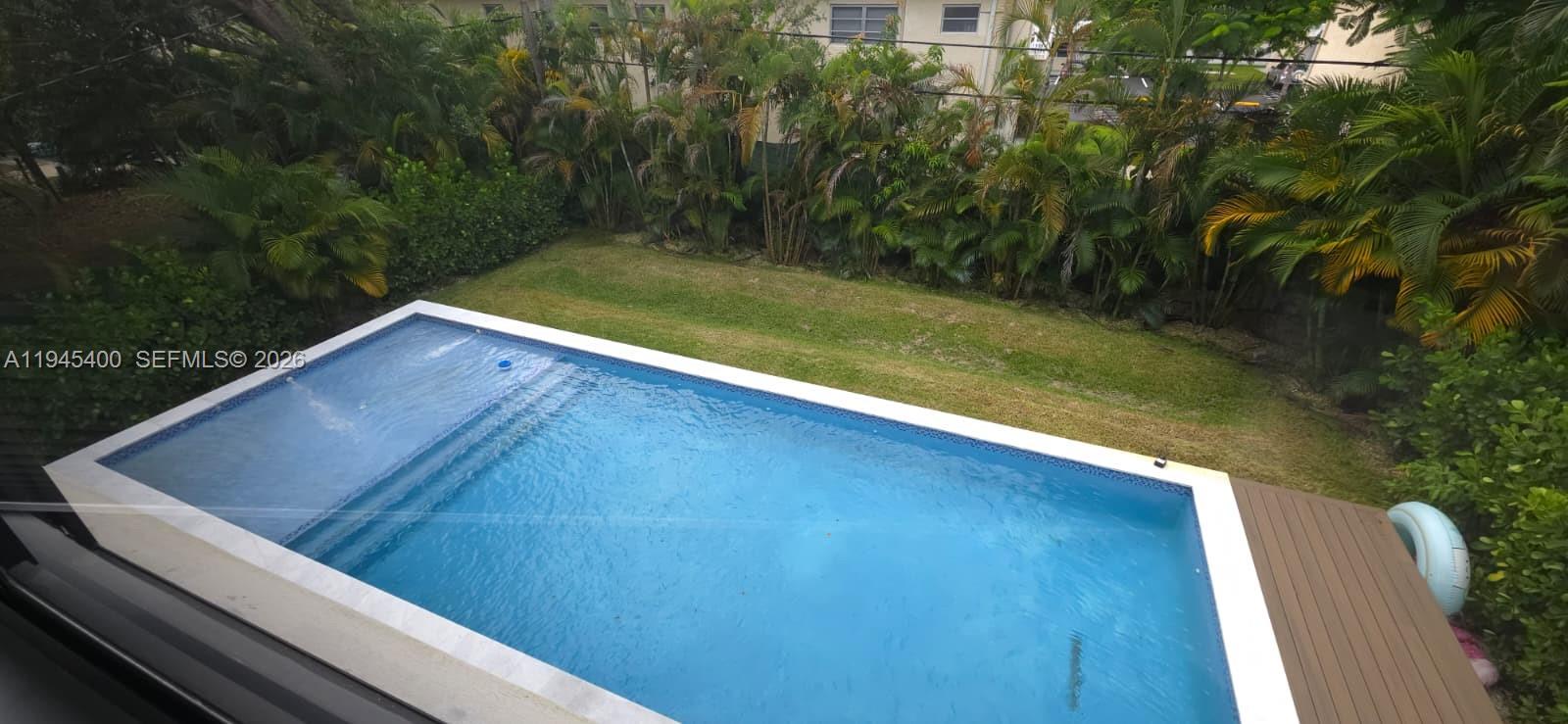 ELLAS LITTLE ACRES 1ST AD - Residential