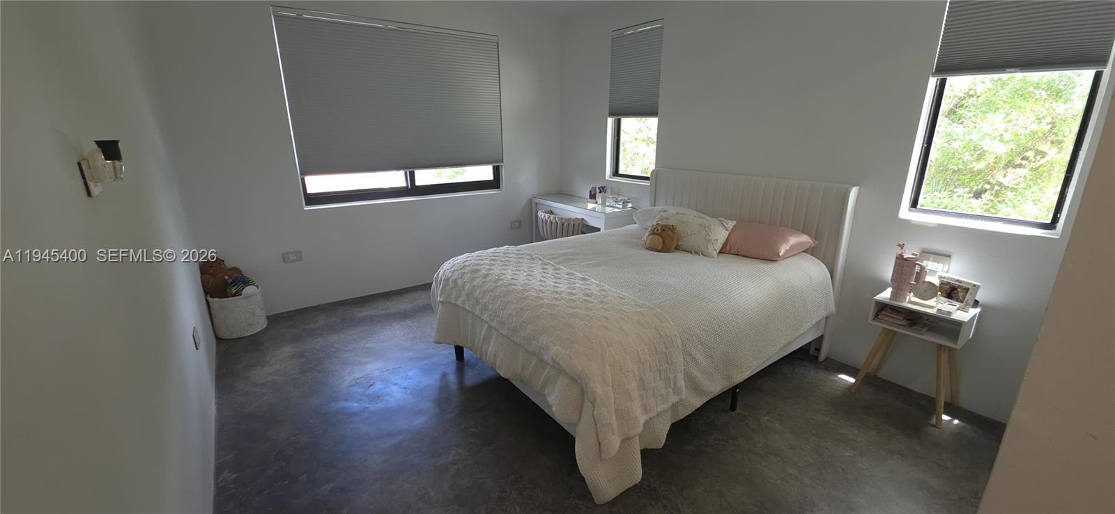 ELLAS LITTLE ACRES 1ST AD - Residential