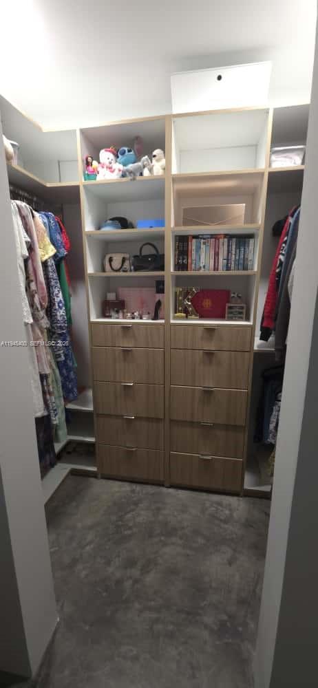 ELLAS LITTLE ACRES 1ST AD - Residential