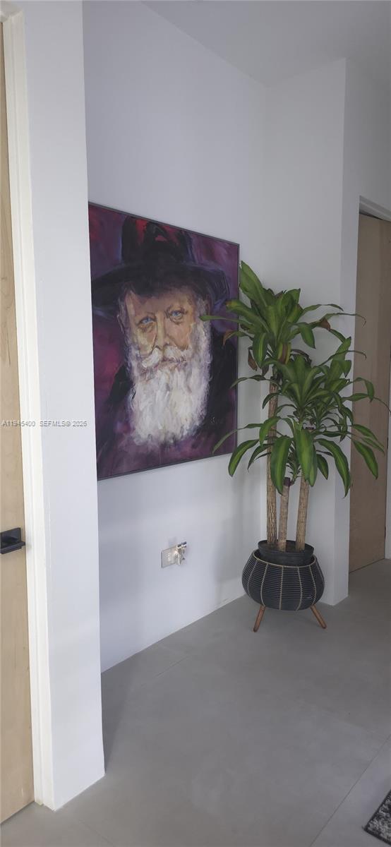 ELLAS LITTLE ACRES 1ST AD - Residential