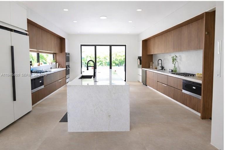 ELLAS LITTLE ACRES 1ST AD - Residential