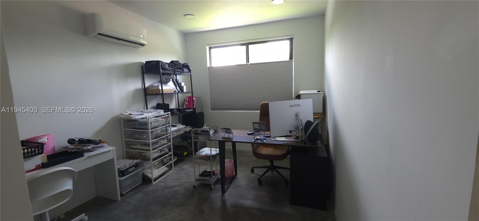 ELLAS LITTLE ACRES 1ST AD - Residential