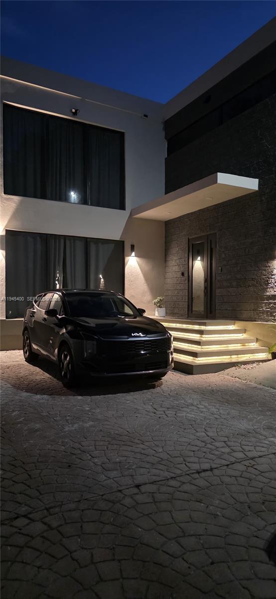 ELLAS LITTLE ACRES 1ST AD - Residential