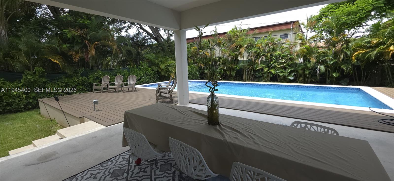 ELLAS LITTLE ACRES 1ST AD - Residential