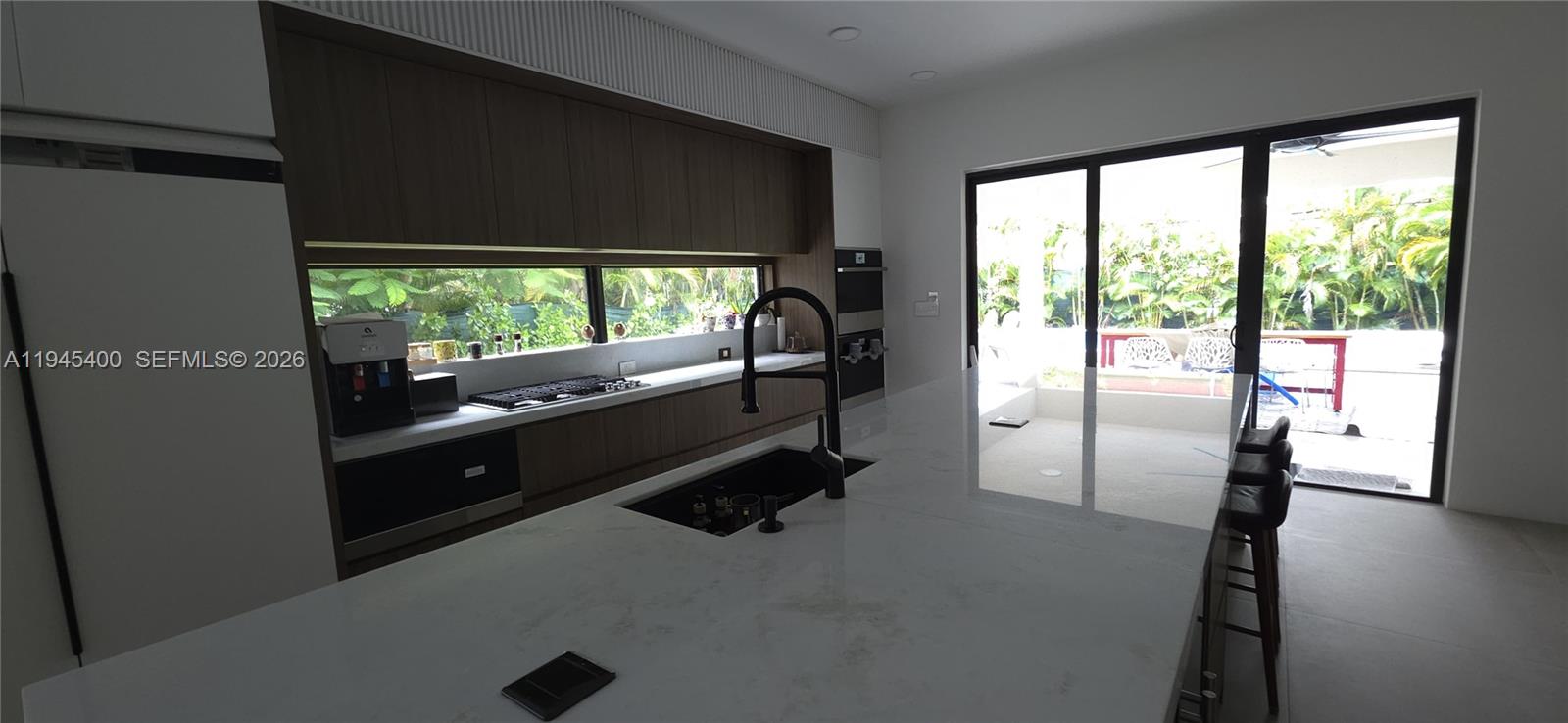 ELLAS LITTLE ACRES 1ST AD - Residential