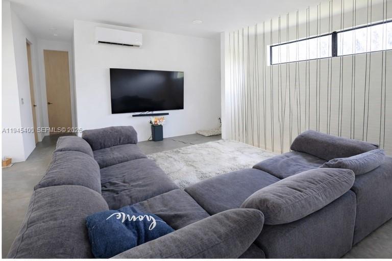 ELLAS LITTLE ACRES 1ST AD - Residential