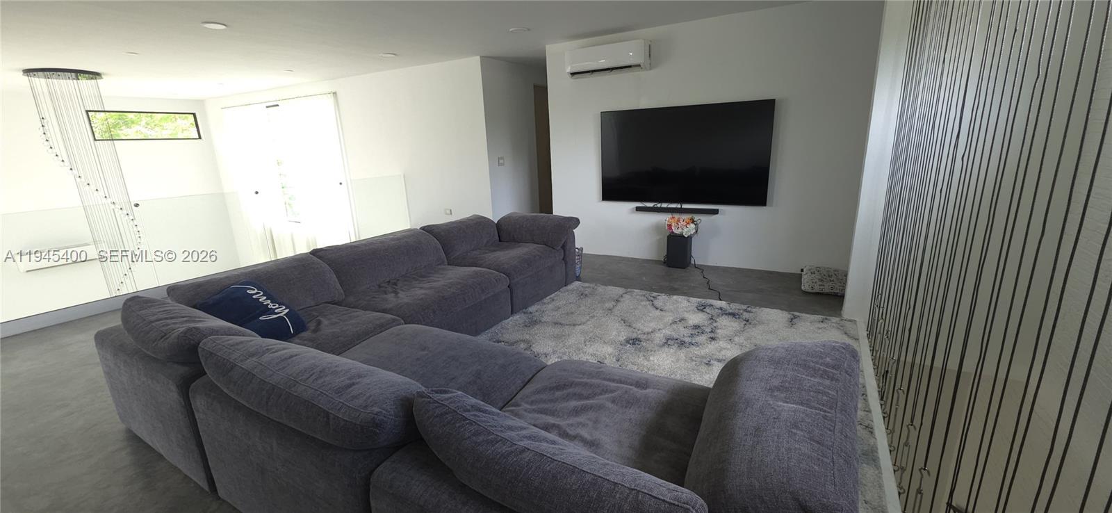 ELLAS LITTLE ACRES 1ST AD - Residential