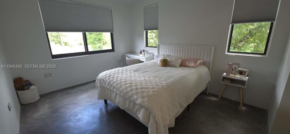 ELLAS LITTLE ACRES 1ST AD - Residential