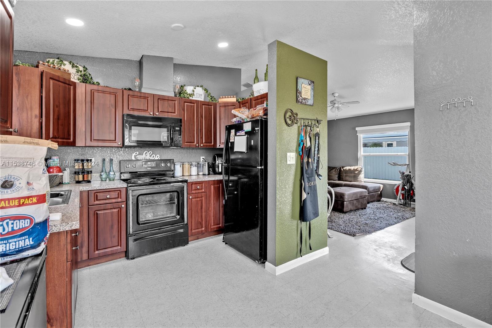 CARIBBEAN PALMS FIRST ADD - Residential