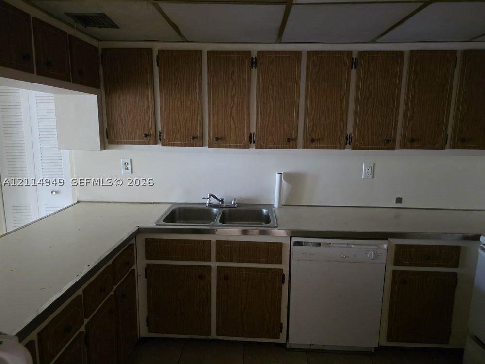 1990 W 56th St 1319, Hialeah FL 33012