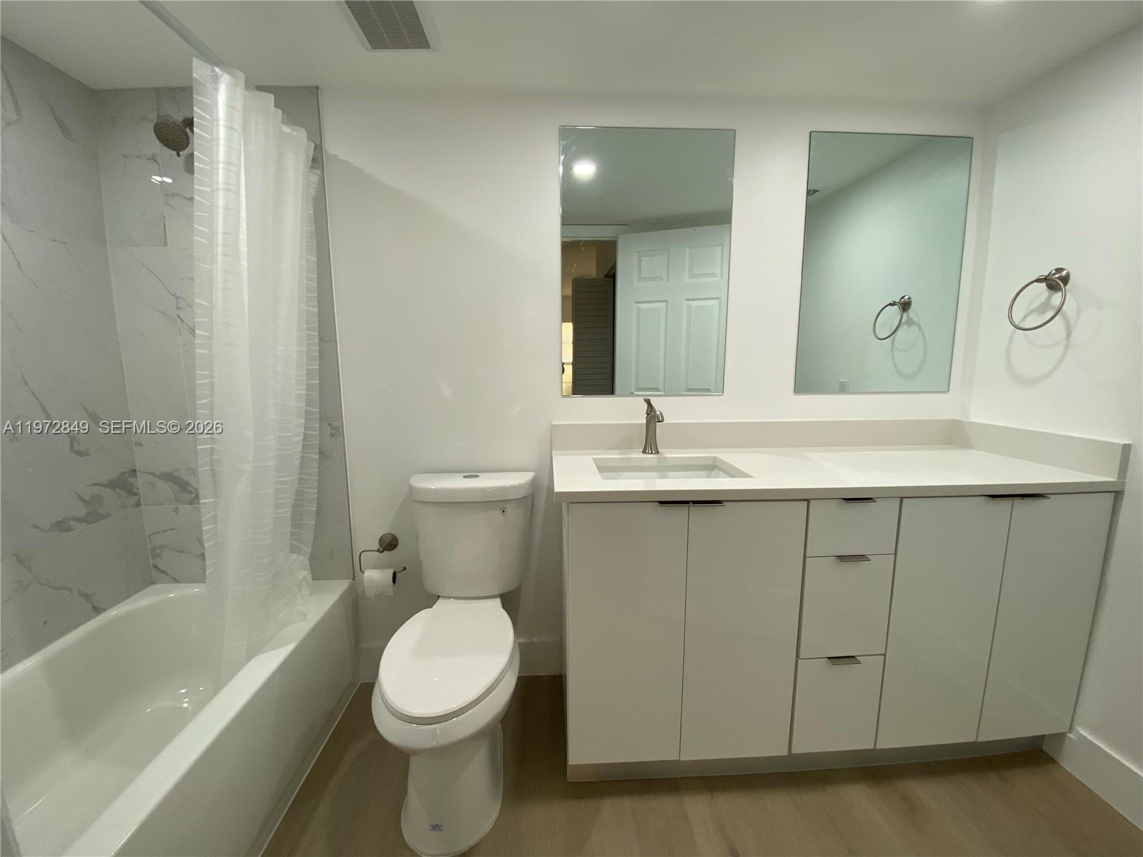 COURTYARD AT KINGS LAKE 3, - Residential