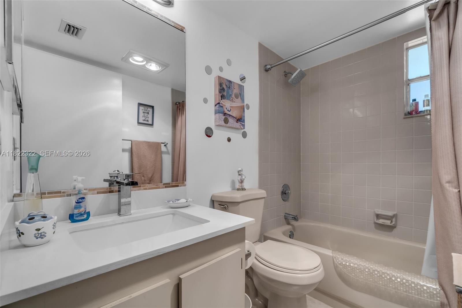 COUNTRY LANE CONDO #2 - Residential