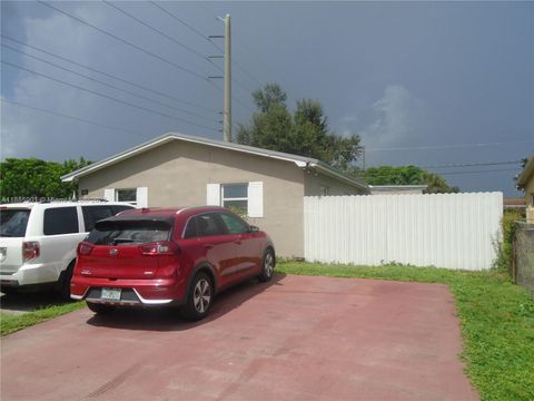 Photo of 6791 Hope St, Hollywood, FL 33024 (MLS # A11885901)