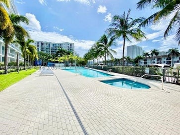 2950 NE 188th St 231 Aventura FL 33180
