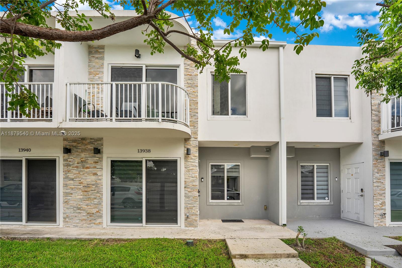Receive a $3,899 lender credit at closing with this stunning 4-bed, 3.5-bath townhouse in Paradise Gardens! Built in 2020, this home features a bright open layout, quartz kitchen with breakfast bar, and tile floors throughout. Primary suite is conveniently on the first floor; upstairs offers spacious bedrooms and upgraded baths. Private fenced patio perfect for relaxing. Low HOA and prime Homestead location near shopping, dining, schools, and highways. Move-in ready!