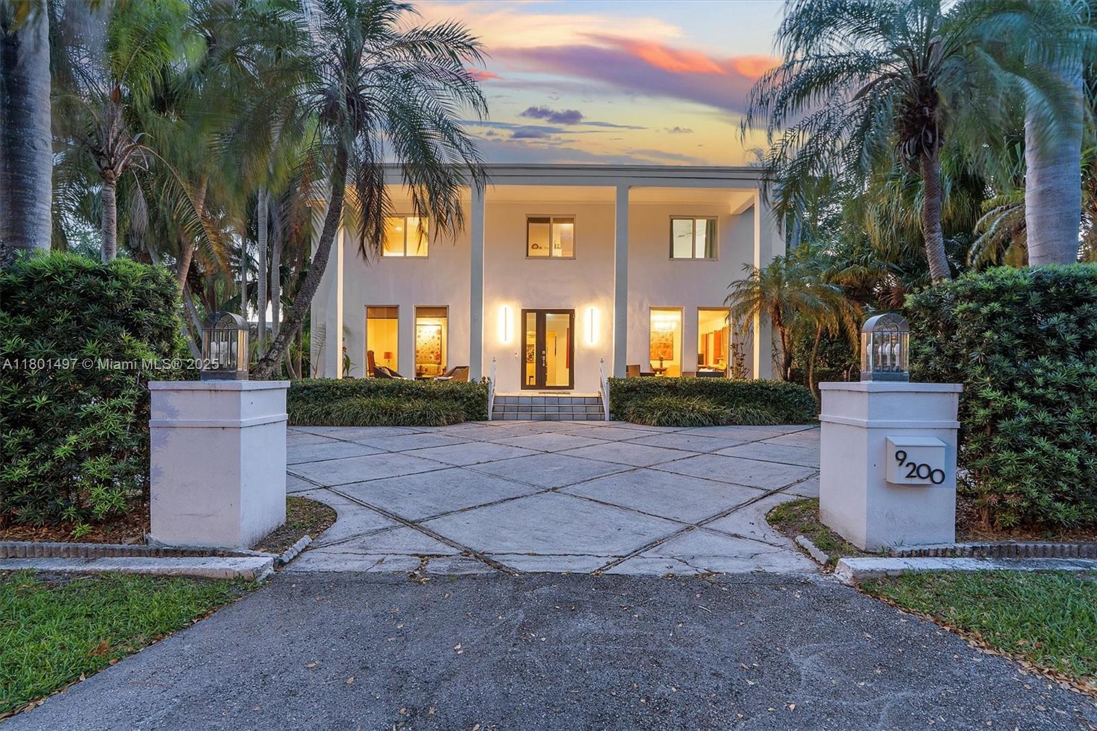 9200 N Bayshore Dr, Miami Shores, Miami-Dade County, Florida - 5 Bedrooms  
6 Bathrooms - 