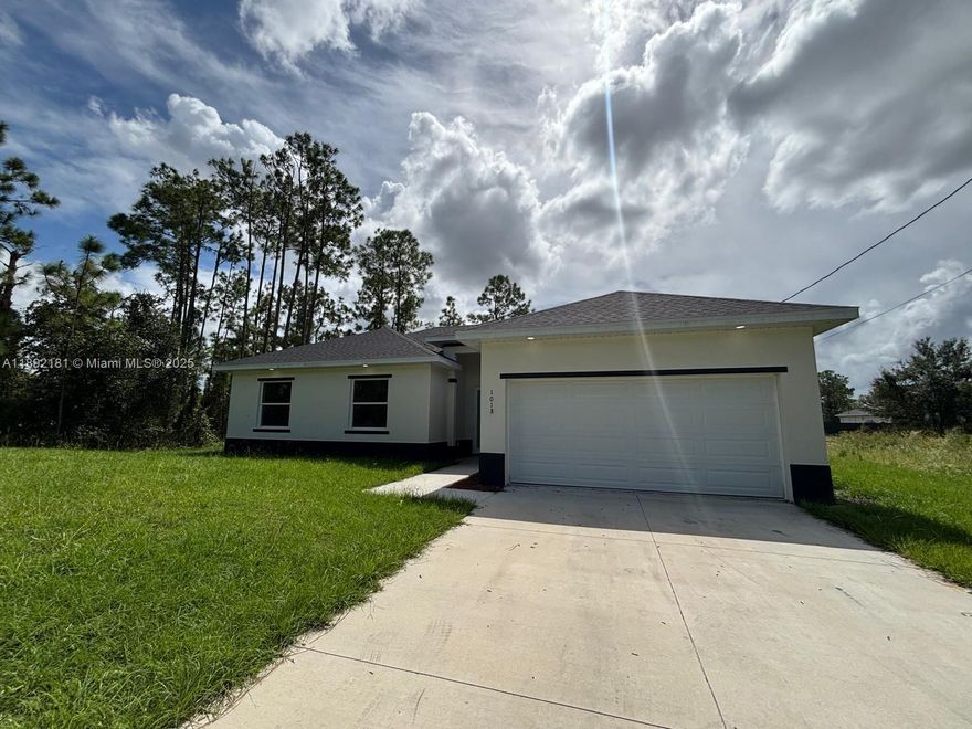 Brand-new construction rental home — Spacious 4 bedrooms, 2 baths, and a 2-car garage. 
Open floor plan with modern finishes, quartz countertops, stainless steel appliances, and beautiful tile floors throughout. Bright, elegant, and move-in ready! 
Convenient Southeast Lehigh Acres location with easy access to SR-82, shopping, and schools.
Fast approval and easy move-in process! Vacant and easy to show.