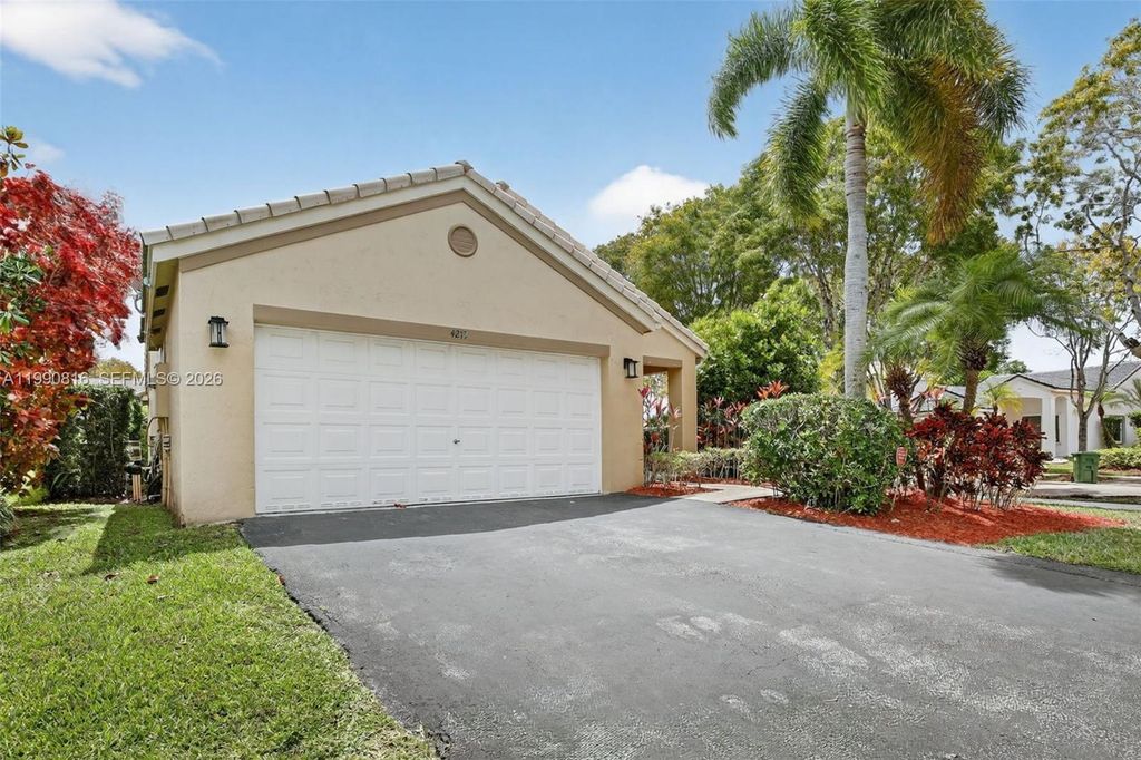 Photo of 4219 Cherrywood Ct, Weston, FL 33331 (MLS # A11990816)