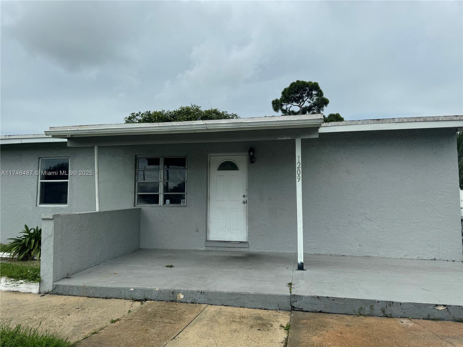 1209 NW 19th Ave