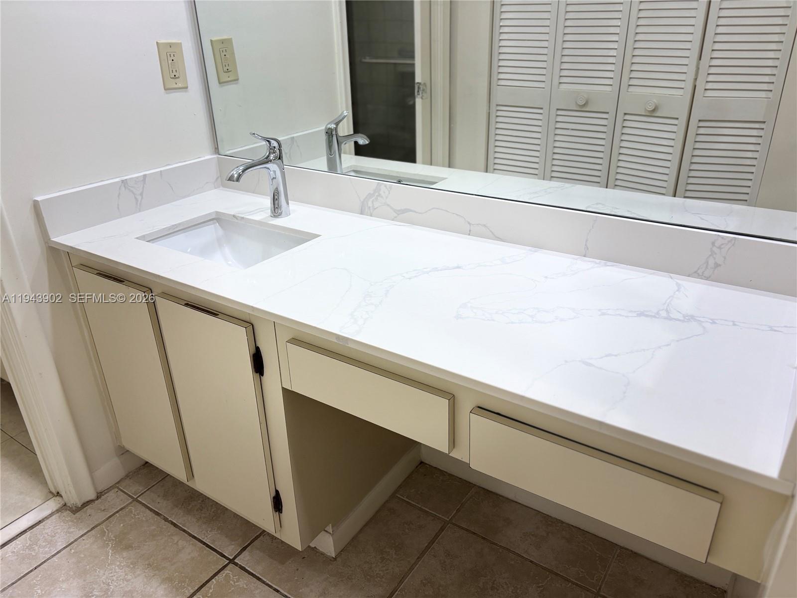 KINGS COURT WEST - Residential Lease