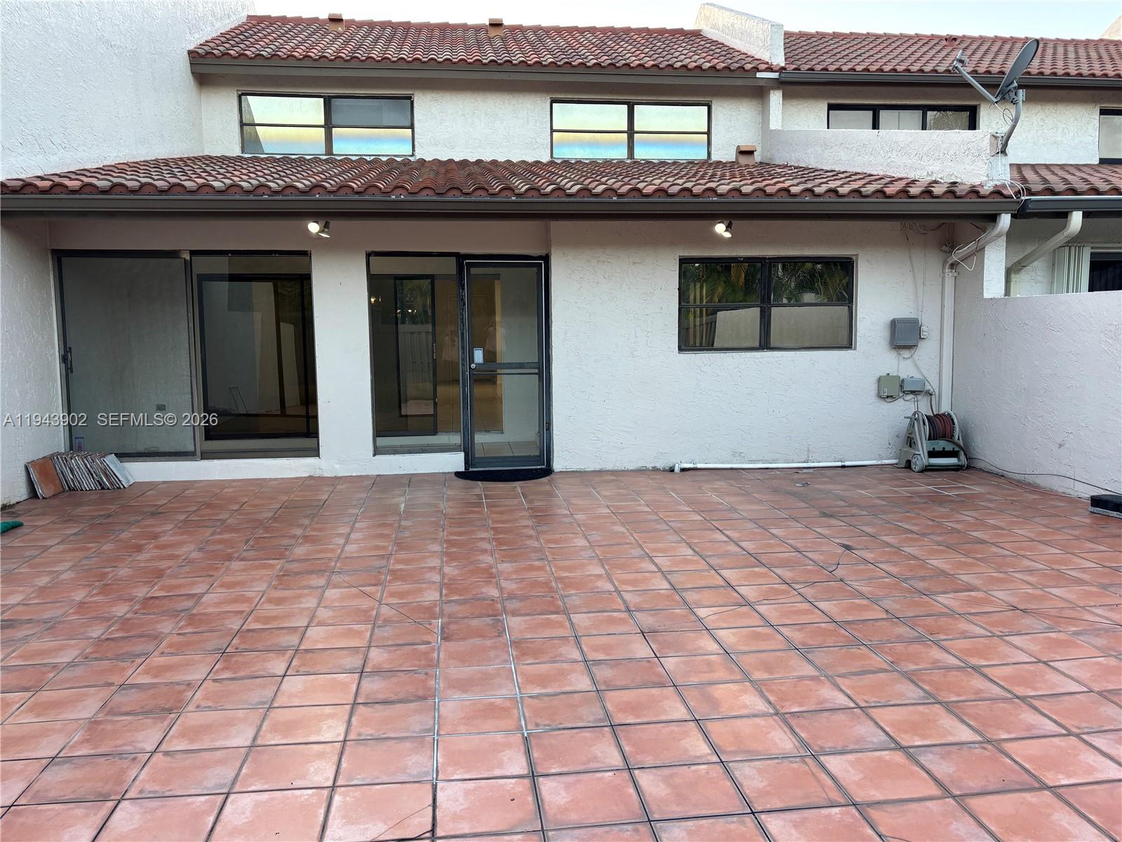 KINGS COURT WEST - Residential Lease