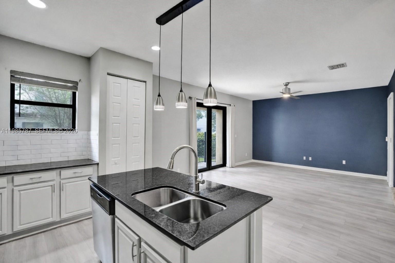 CHAMPION LAKES - Residential Lease