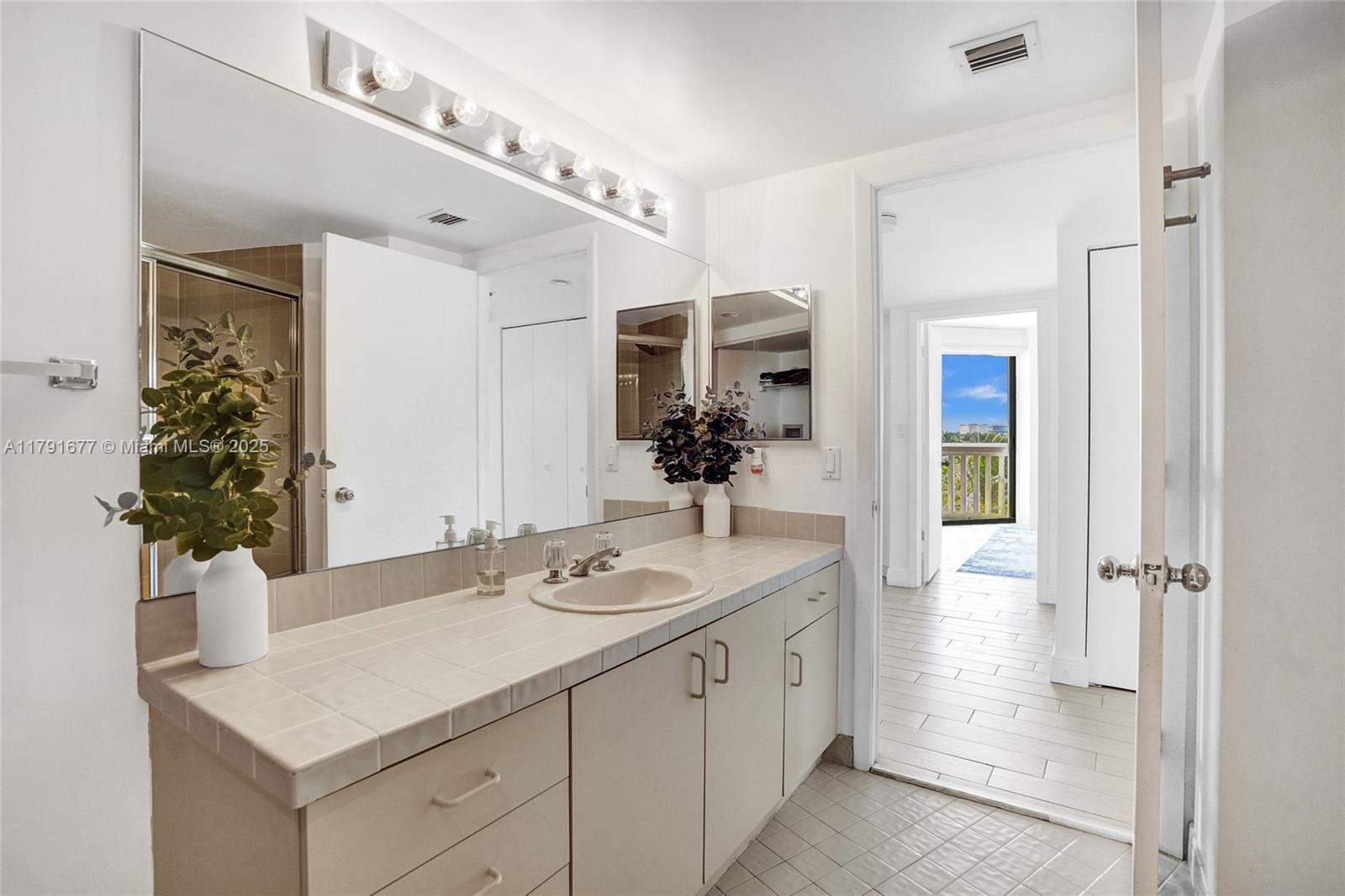 1000 ISL BLVD WILLIAMS IS - Residential