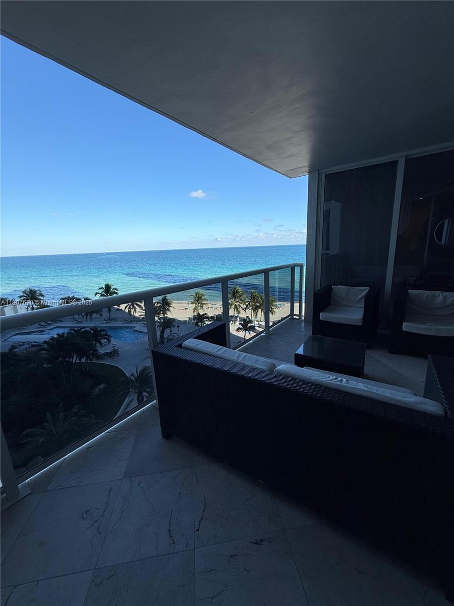 19111 Collins Ave 607