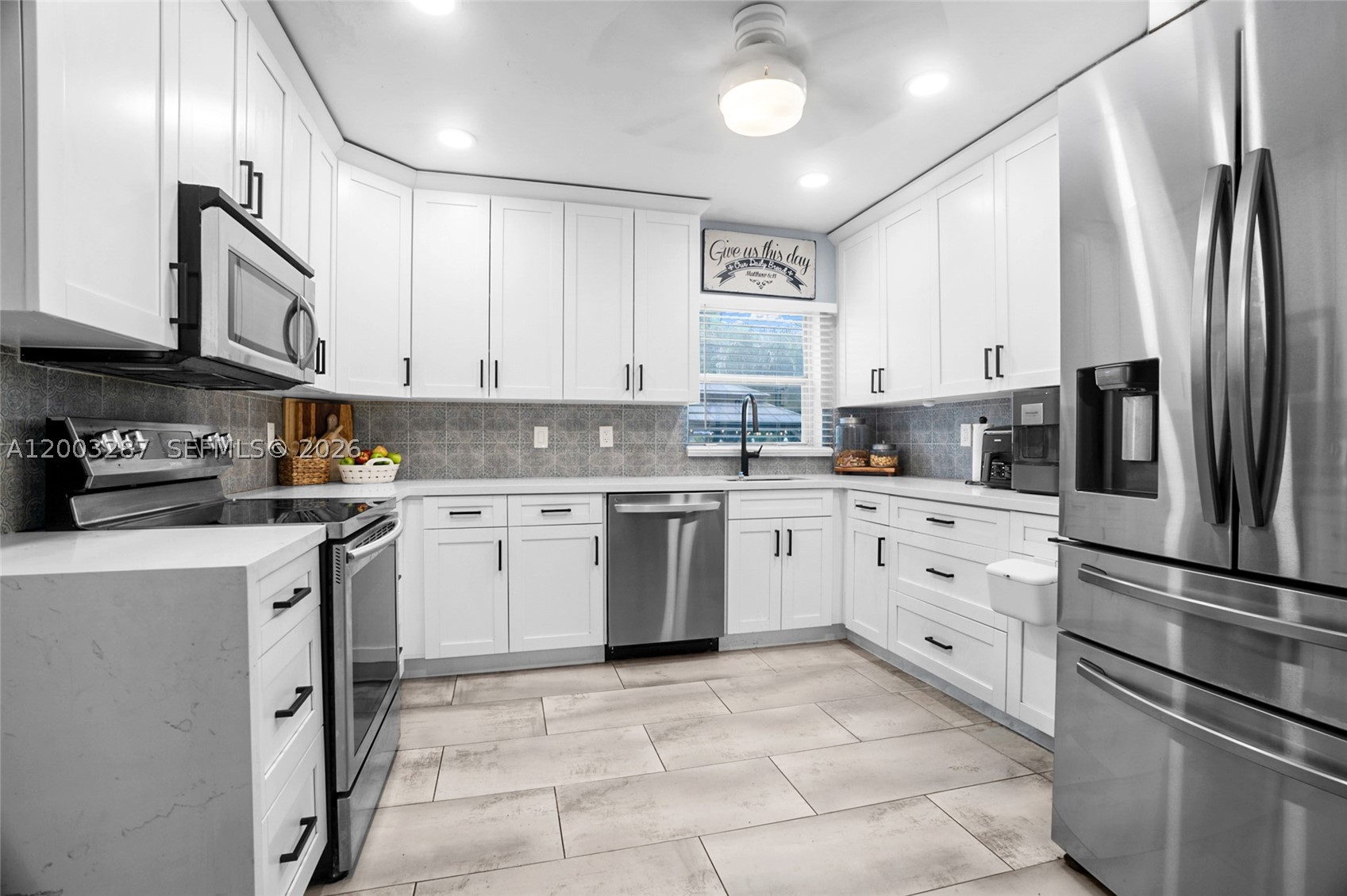 899 E Country Club Cir