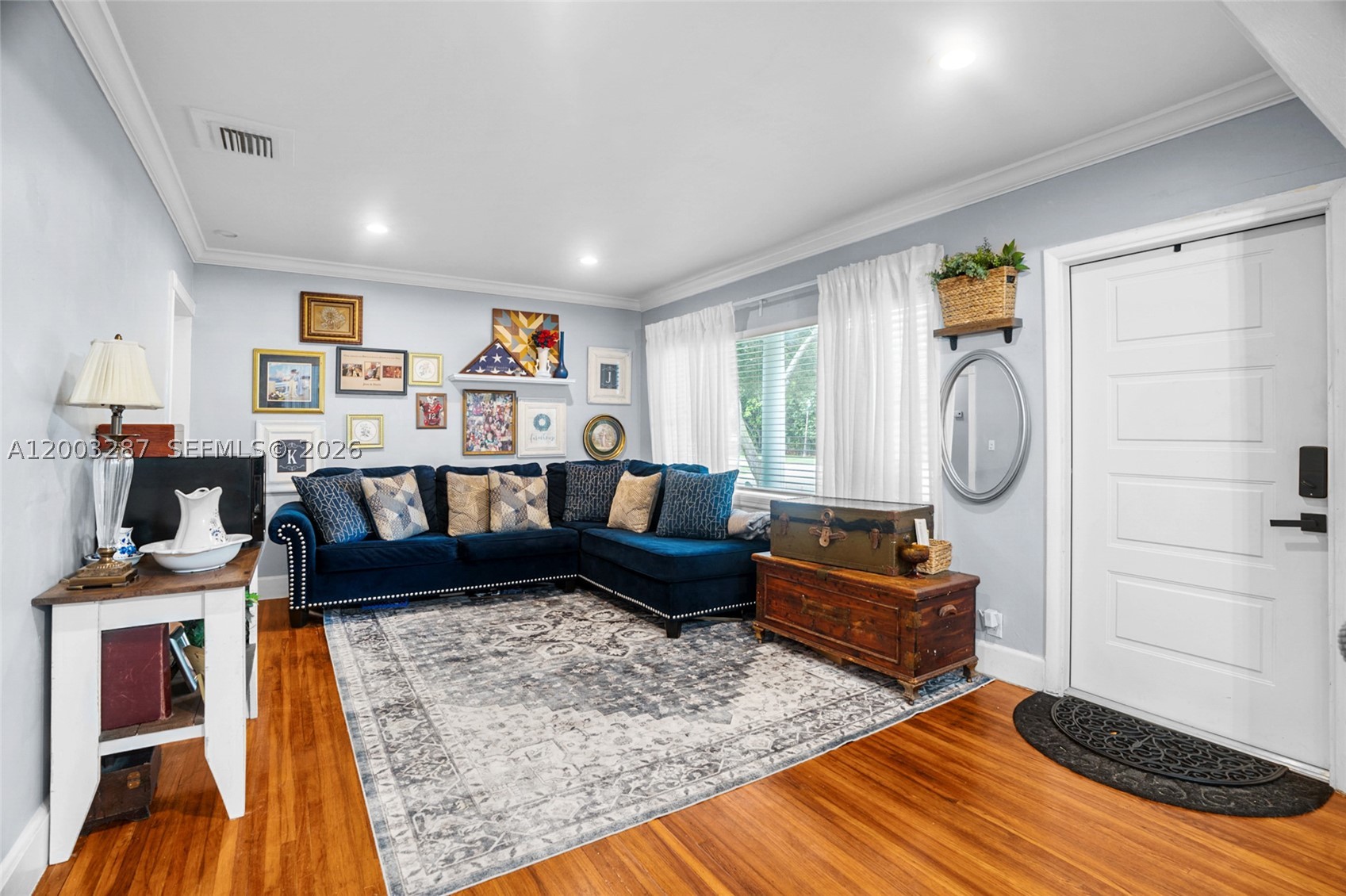 899 E Country Club Cir