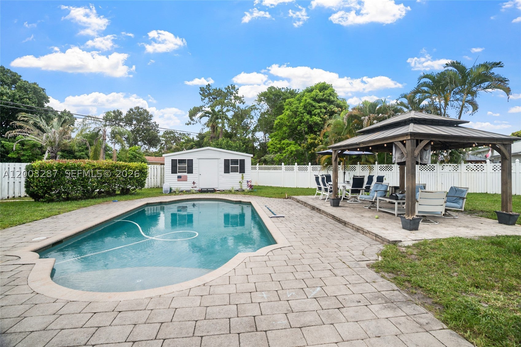 899 E Country Club Cir