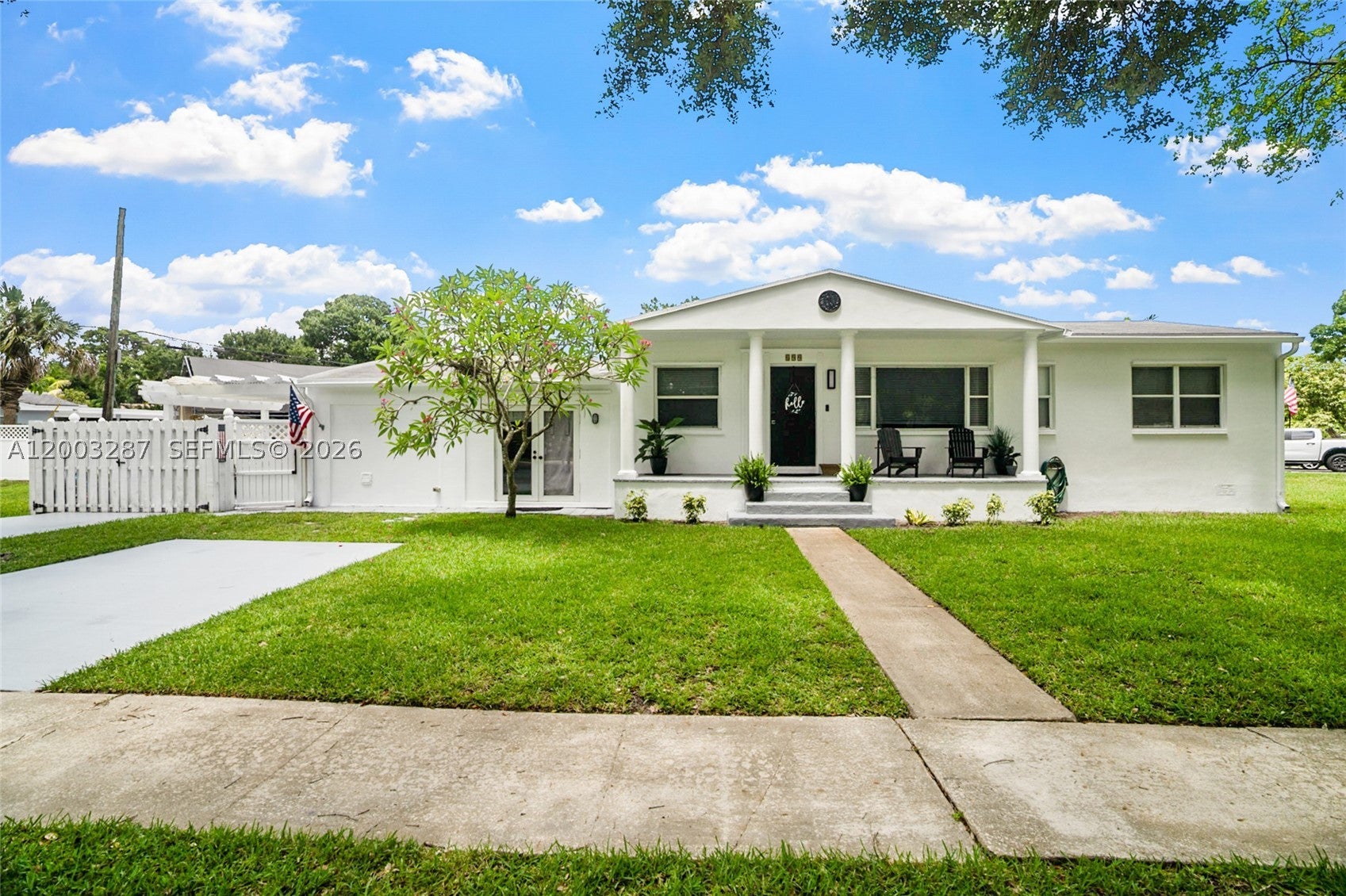 899 E Country Club Cir