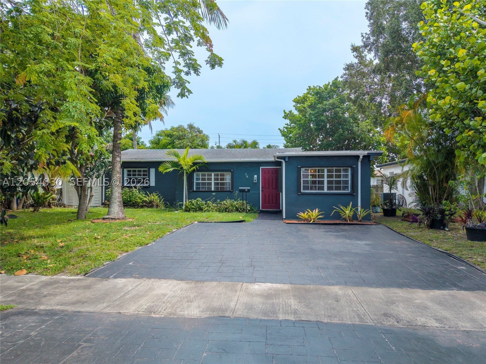 76 NE 170th St, North Miami Beach FL 33162